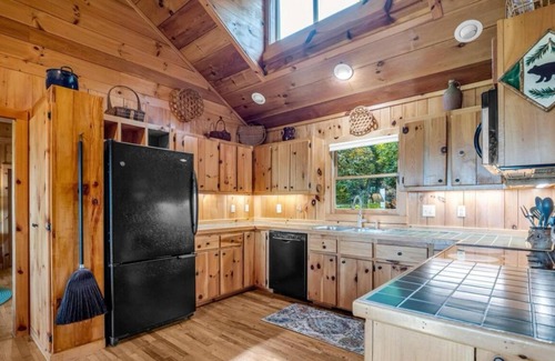 Brevard House | AMAZING VIEWS! Beautiful home close to town, waterfalls and hiking!