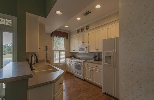 Lake Oconee Cottage | Amazing Views Boardwalk at Marina Cove
