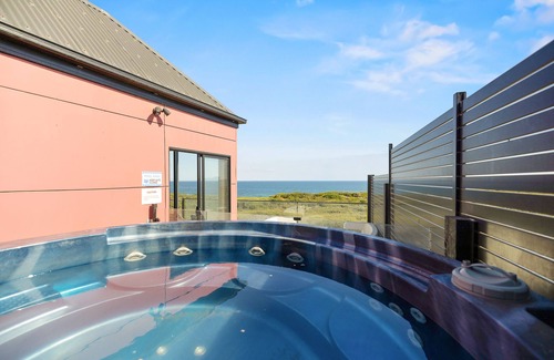 Surf Beach House | Amazing Views by Ready Set Stay