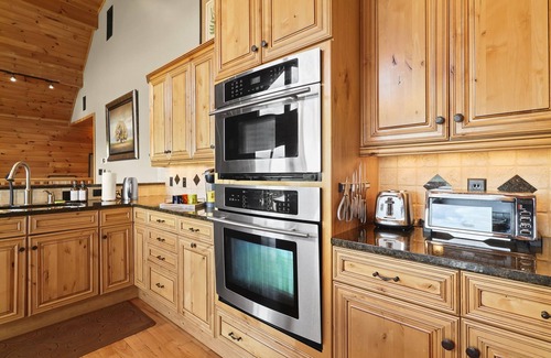 Beech Mountain Cabin | Amazing Views*HotTub*Sauna*GameRooms Dog-friendly!