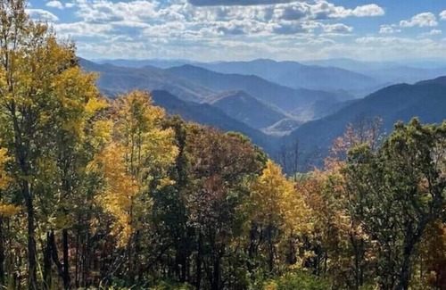 Cherokee House | Amazing views in the Mountain Countryside Design