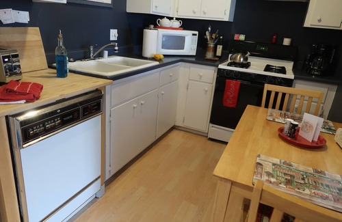 San Rafael Apartment | Amazing views, multi-level decks, full kitchen and pool.