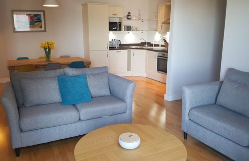 Newquay Apartment | Amazing views of Fistral Beach with secure parking for 2 vehicles