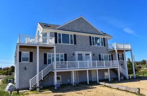 West Dennis House | Amazing views sleeping 14! 6 bedroom duplex steps to South Village beach