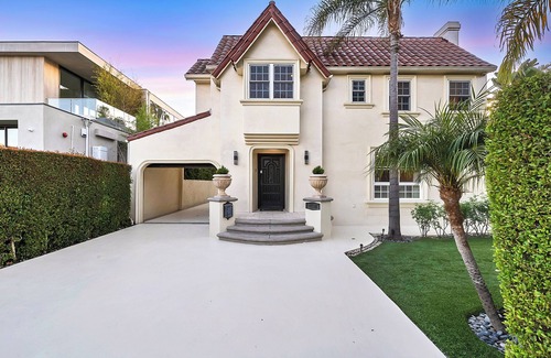 Carthay Circle Villa | Amazing Villa In Best Location Pool jacuzzi Center Walking Distance To Resturant