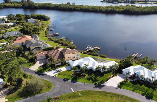 Port Saint Lucie House | Amazing villa with view and direct access to the water.nHeated pool and jacuzzi.