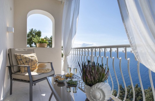 Laurito Villa | Amazing villa with private access to the sea
