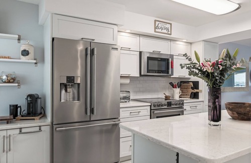 Bradenton Condo | Amazing water/sunset views, luxury 2BR/2BA PENTHOUSE 9 mi from Anna Maria beach.