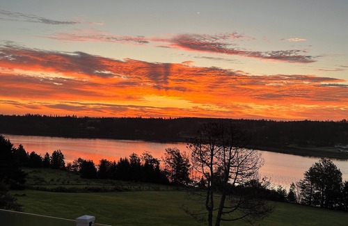 New London House | Amazing Water View. Great for Your Family Vacation , near Cavendish !