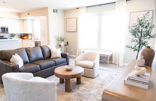 Sparks Apartment | Amazing Water View w Jacuzzi Sky Lounge