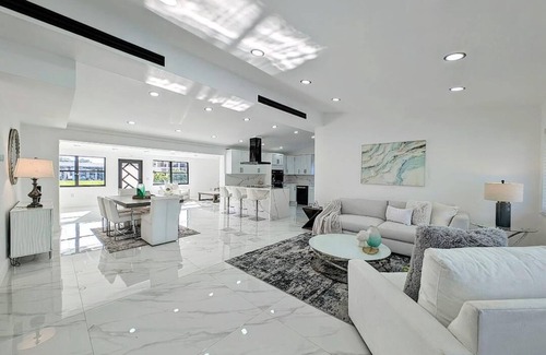 Sunset House | Amazing Waterfront Home with Boating Dock