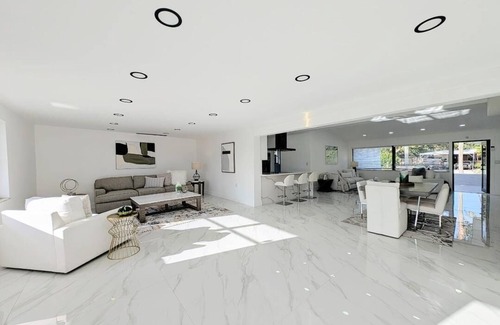 Sunset House | Amazing Waterfront Home with Boating Dock