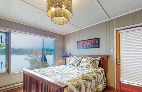 Rollingbay House | Amazing waterfront home with dock, lanai, W/D, & dog-friendly