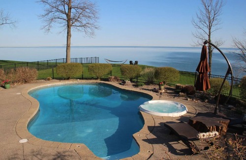 Webster Crossing House | Amazing Waterfront Home