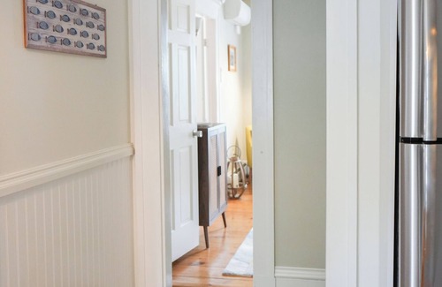 West End Apartment | Amazing West End apartment walkable to downtown and the waterfront.