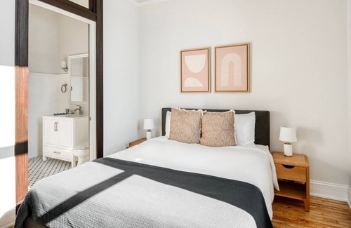 Noble Square Apartment | Amazing West Town 2BR w/ W/D, Gym & Rooftop nr Downtown, by Blueground