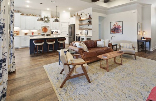 Wellborn House | Amazingly Designed Home w/Outdoor Fireplace