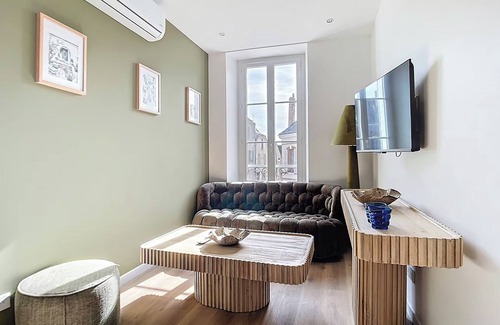 Montargis Apartment | Amazon Suite