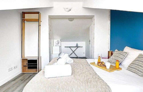 Montreuil Apartment | Amazone 136 - Beautiful Duplex Apartment