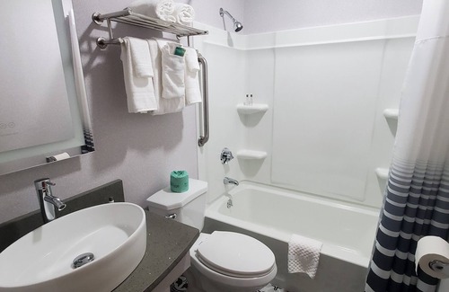 South Yarmouth Hotel | Ambassador Inn & Suites
