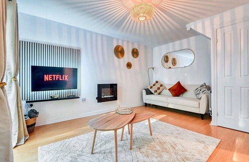 Barnt Green House | Amber House; Modern Comfortable Home - BHX/NEC/JLR