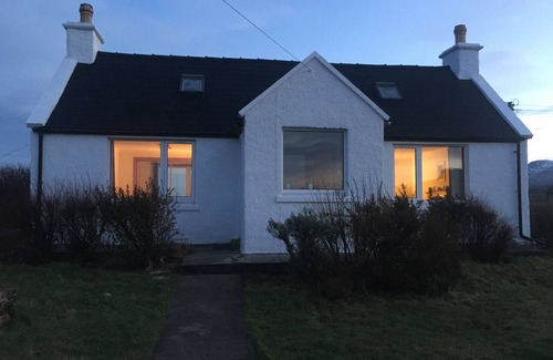 Staffin Cottage | AMBER'S COTTAGE, pet friendly, country holiday cottage in Staffin