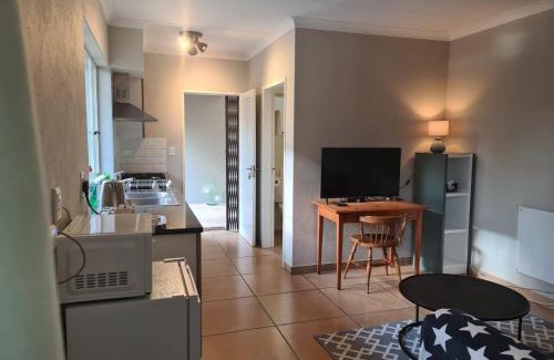 Greater Johannesburg Metropolitan Area Hotel | Amberhall Guesthouse