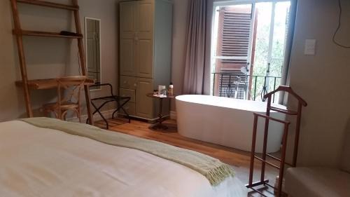 Greater Johannesburg Metropolitan Area Hotel | Amberhall Guesthouse