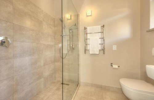 Greater Johannesburg Metropolitan Area Hotel | Amberhall Guesthouse