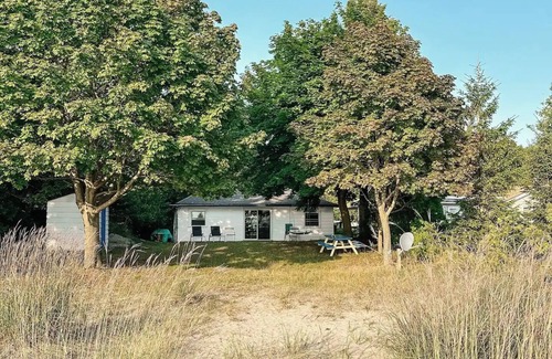 Ashfield-Colborne-Wawanosh Cottage | Amberley Beach lakefront cottage
