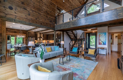 Banner Elk House | Ambience Lodge at Eagles Nest! 6 bedroom, 5.5 bathroom, Luxury Home With Hot Tub and Fireplace