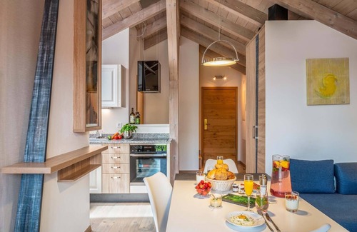 Pelham Apartment | Ambiente, 53 qm Dachgeschoss, 1 separates Schlafzimmer