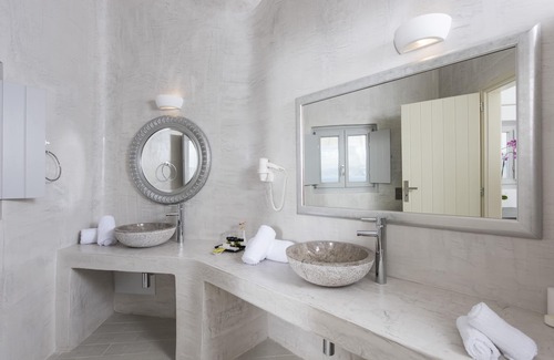 Oia Hotel | Ambition Suites