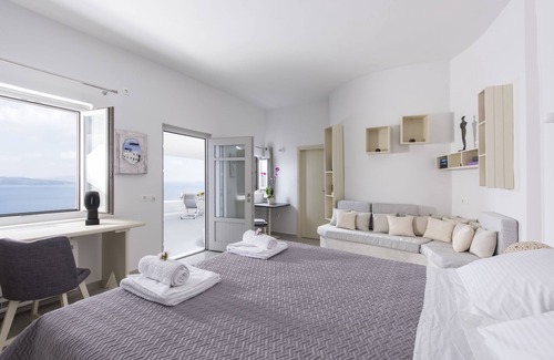 Oia Hotel | Ambition Suites