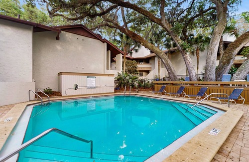 Fernandina Beach Apartment | Ameila Island Plantation condo with beach access, private patio and pool.
