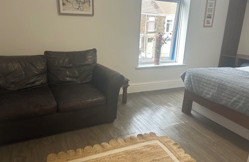 Castle Bed & Breakfast | Amelia Airheart