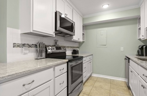 Fernandina Beach Condo | Amelia Island Condo 3bd/2.5ba-Close to beach, pool & Main Beach. Family friendly