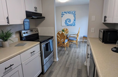 Fernandina Beach Condo | Amelia Island Vacation Rental Quiet 2BR Walk to Beach Pet-Friendly Tennis