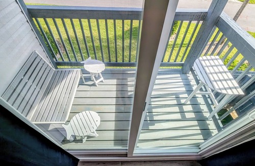 Fernandina Beach Condo | Amelia Island Vacation Rental Quiet 2BR Walk to Beach Pet-Friendly Tennis