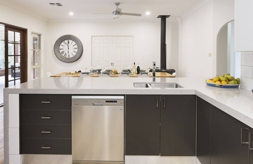 Lovedale House | Amelia-Rose - Charming Country Home