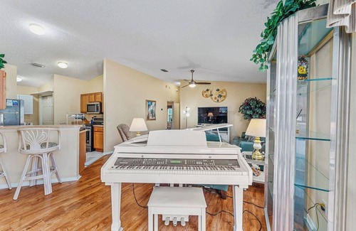 Summerhill House | Amelia Villa-Pet Friendly 2 Bd-Great Location