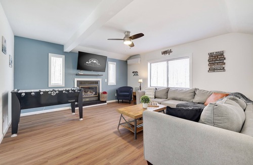 Thornhurst Ski Chalet | Amenity Filled Private Getaway on a cul-de-sac w/AC, King Bed, Fire Pit & Games