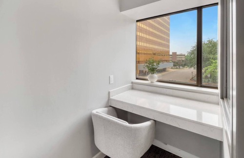 South Loop Apartment | Amenity Rich Spacious King Suite