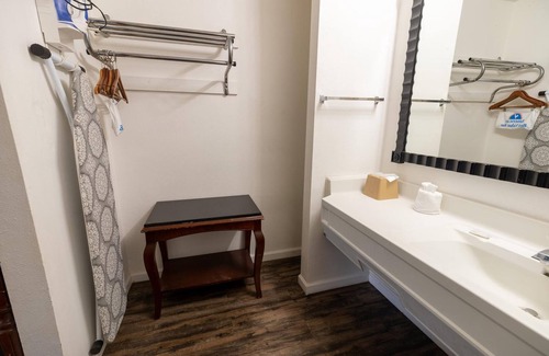 Russellville Hotel | American Inn & Suites Russellville