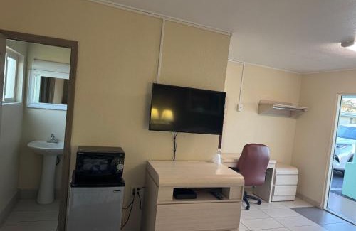 Cocoa Hotel | American Inn