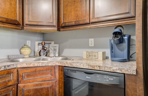 Jeffersonville Apartment | American Pharoah Twin Spires Suite