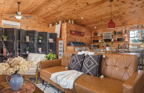 Valley Head House | Americana Farm Summar