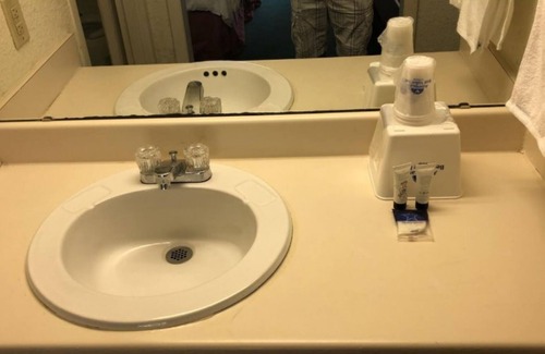 Wilson Apartment | Americas Best Value Inn Wilson - UNIT 8 2 BED GROUND FLOOR