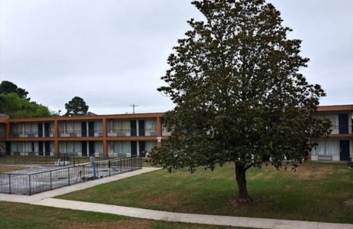 Wilson Apartment | Americas Best Value Inn Wilson UNIT 12 2 BEDS GROUND FLOOR