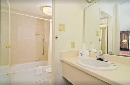 Wilson Apartment | Americas Best Value Inn Wilson - UNIT 20 2 BED FIRST FLOOR